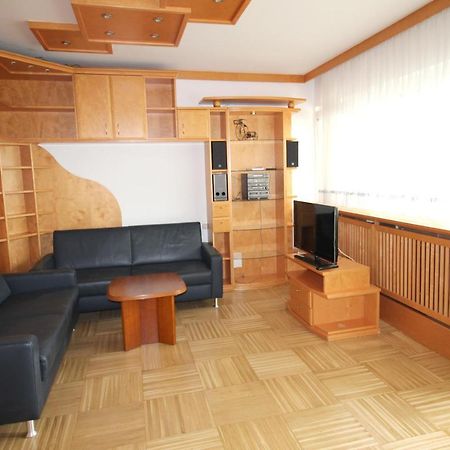 Geraeumige Ferienwohnung Im Zentrum Sankt Poelten Esterno foto