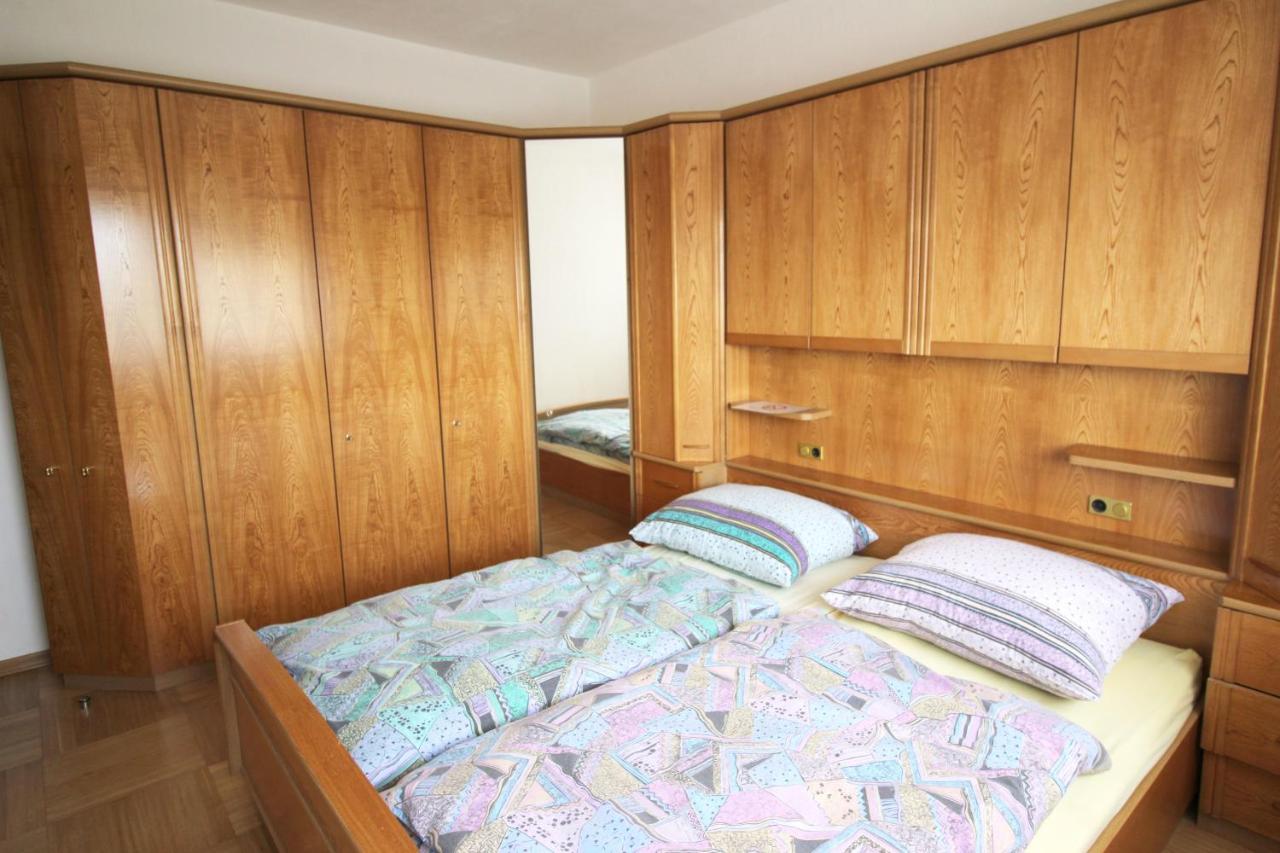 Geraeumige Ferienwohnung Im Zentrum Sankt Poelten Esterno foto