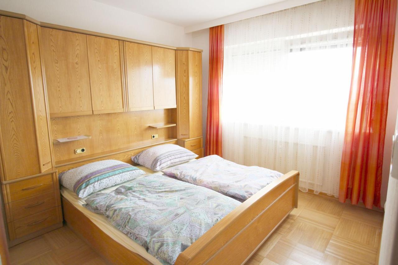 Geraeumige Ferienwohnung Im Zentrum Sankt Poelten Esterno foto