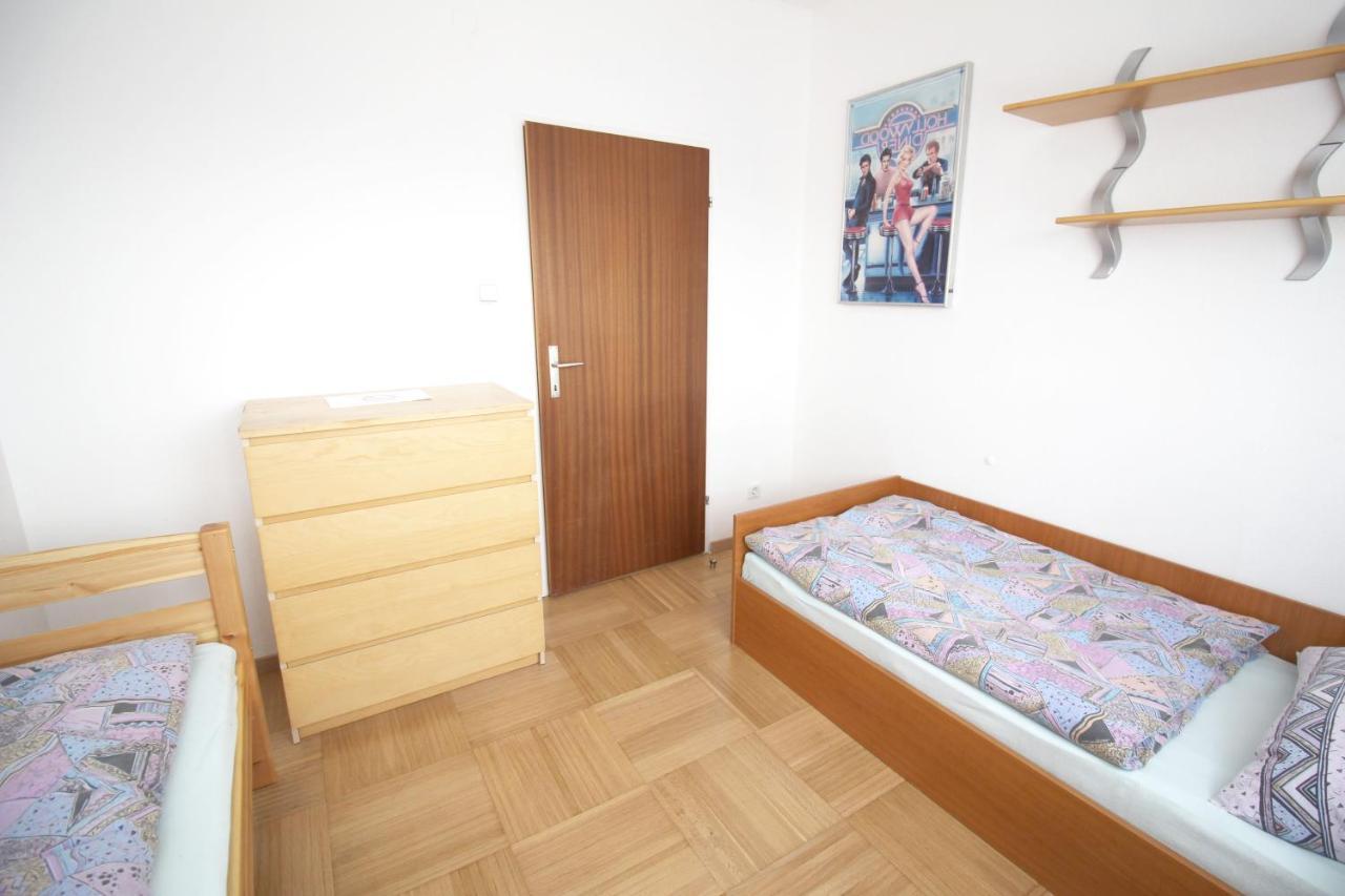 Geraeumige Ferienwohnung Im Zentrum Sankt Poelten Esterno foto