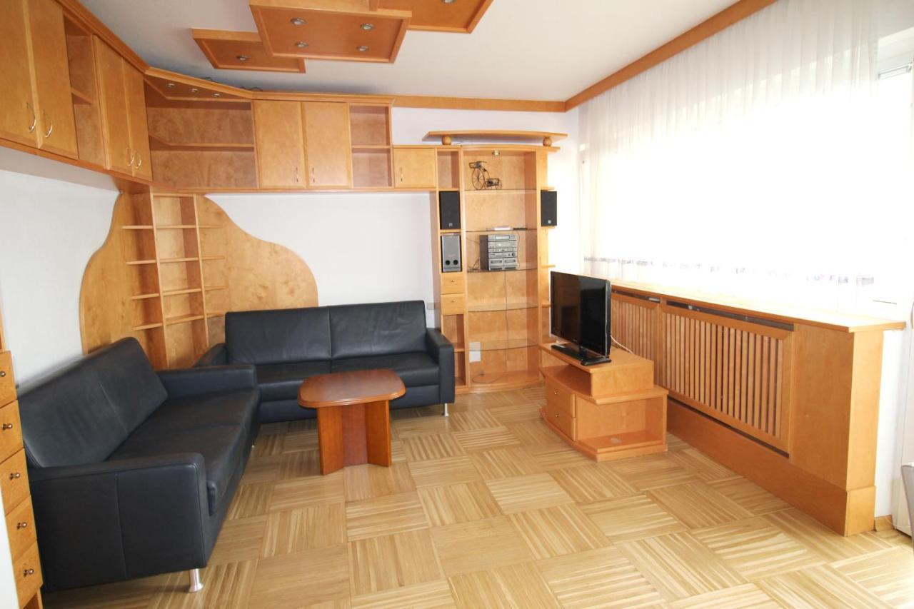 Geraeumige Ferienwohnung Im Zentrum Sankt Poelten Esterno foto