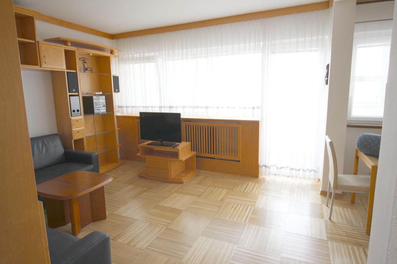 Geraeumige Ferienwohnung Im Zentrum Sankt Poelten Esterno foto